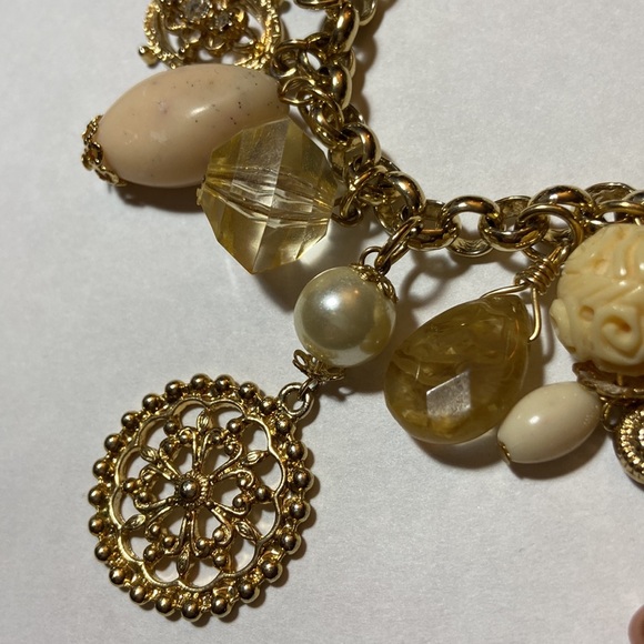 Fashion Goldtone Mix Faux Charm Stones & Beads Chain Bracelet 7.5” - Picture 4 of 7